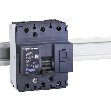 Automatinis jungiklis Acti9 NG125N, 3P, 32 A, C, 25 kA Automatinis jungiklis Acti9 NG125N, 3P, 32 A, C, 25 kA